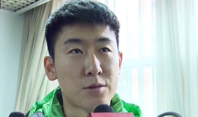 长远看来会在供需两方面带来不良影响:一是优秀中小成本国产电影不敢定档周末档,比如本周由舒淇主演的新片《寻她》在公映仅三小时候后,因排片占比1.2%,匆忙撤档。