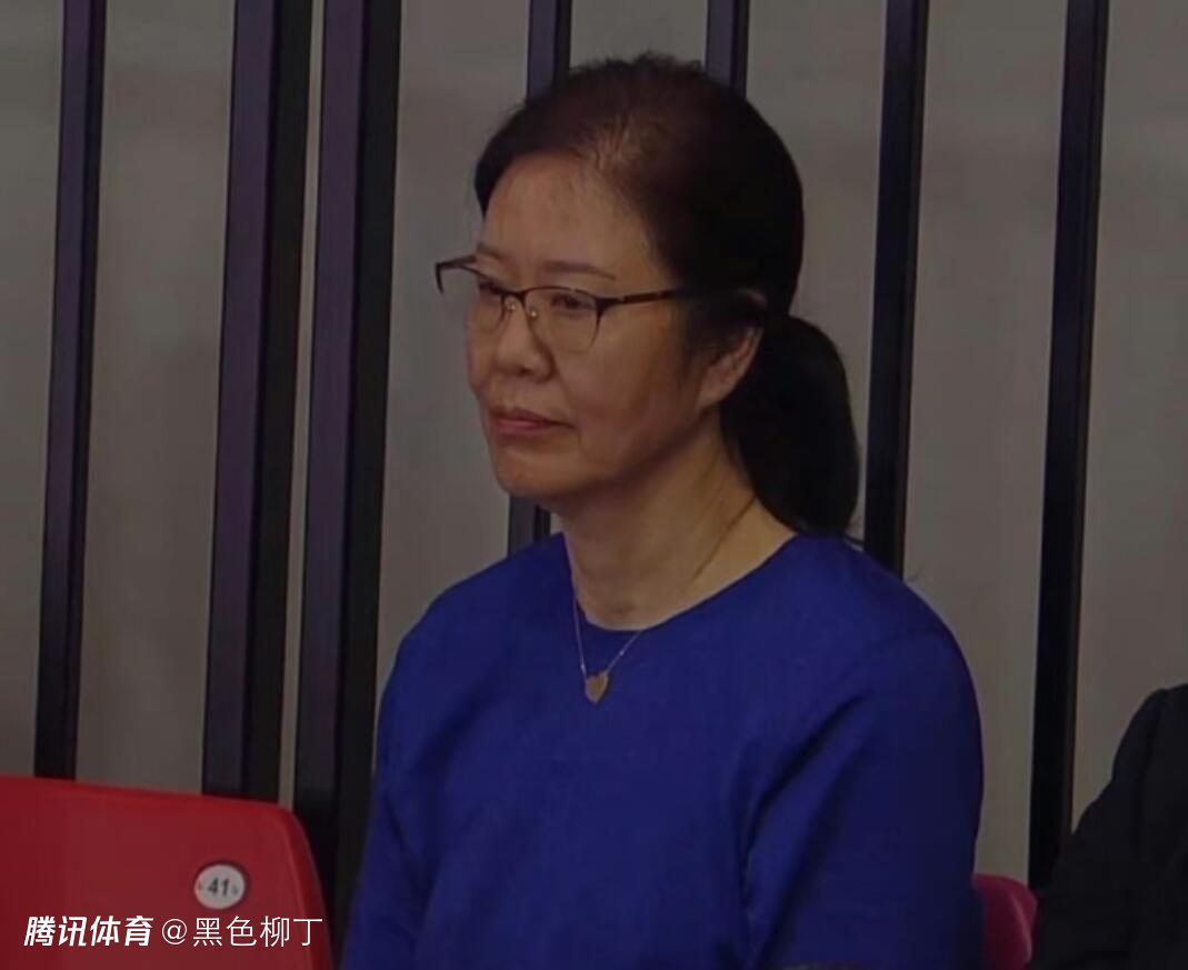 陈佩斯的小品从不靠低俗噱头或生硬说教，而是让笑点融于故事情节之中，水到渠成地引发笑声。