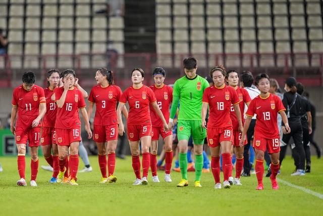 一新 网曝王思聪与雪莉逛超市 网友:居然还没换女友 2015-11-19 11月18日,有网友在微博晒出王思聪与一女子在商场和超市的照片,据网友表示,该女子仍是其之前被曝的女友雪莉,有网友回复称:“居然还没换女友。