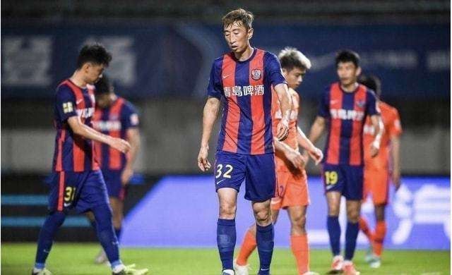 他也在学习如何平衡资方的需求与自己的创作表达。
