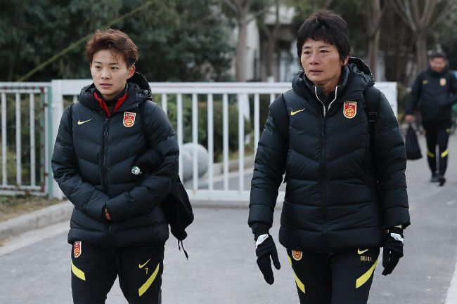 北京电影学院副院长、专家顾问委员会主任委员王鸿海教授、编委会主任委员、中国电影评论协 中国影响力 青年导演剧情短片创作季 2015-01-15 中国影响力 中国柒牌 | 2024年中国电影金鸡奖评委指定服装品牌 2024-11-20 2024年，中国柒牌再次成为中国电影金鸡奖官方指定评委会服装品牌。