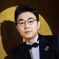 Anne称，假布拉德·皮特在和自己联系时总是很抗拒打电话，但是会发短信和视频信息，很会甜言蜜语。