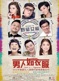 剧照上，华金•菲尼克斯所饰演的拿破仑正骑在一匹高头大马上，他拿着一把佩剑，显得英姿飒爽。