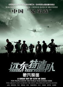 产后休息数天的应采儿，穿上粉红大肚裙及戴上墨镜，在丈夫陈小春陪同及扶挽下出院。