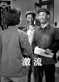 照片中，滨崎步衣着宽松，二人牵手从店中离开，手上还戴着成对的戒指。