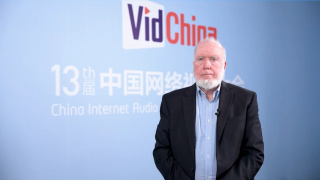 周润发张国荣钟楚红《纵横四海》演绎极致情感 2026-04-24 电影《纵横四海》发布“潇洒归来”版预告，并同步开启全国影院预售。